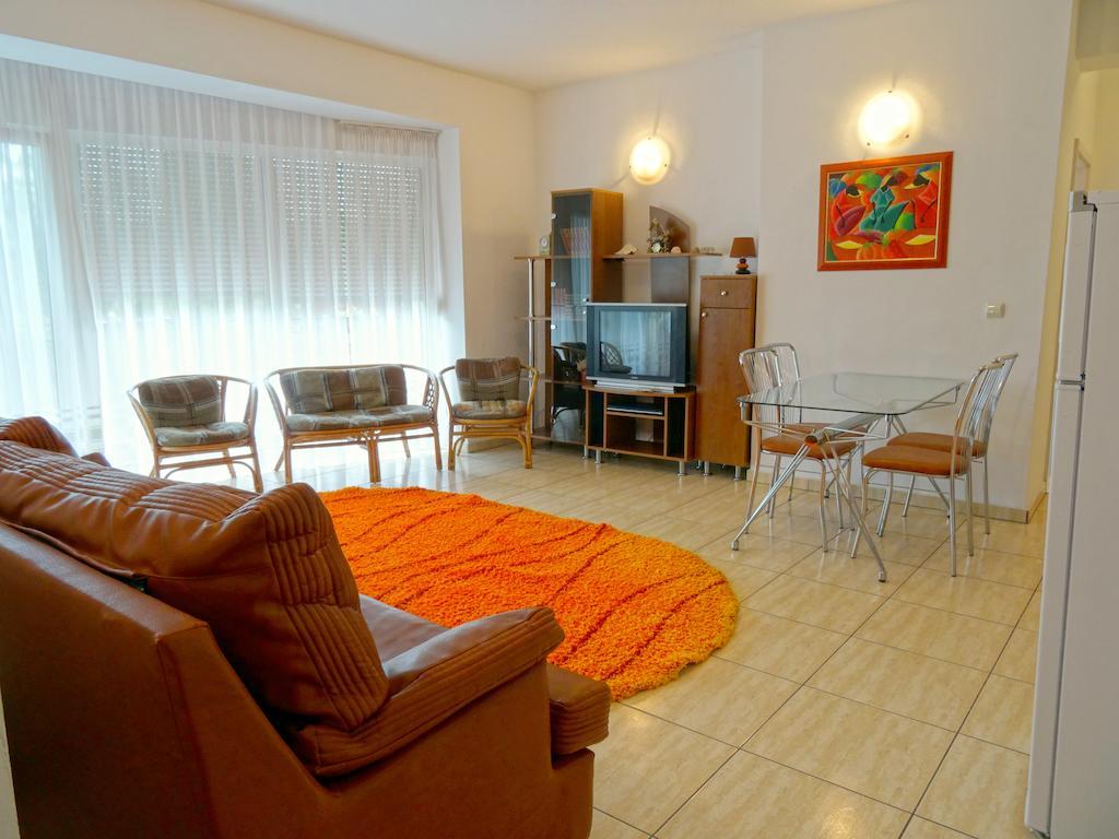 نيبتون Club Topaz Apartments الغرفة الصورة